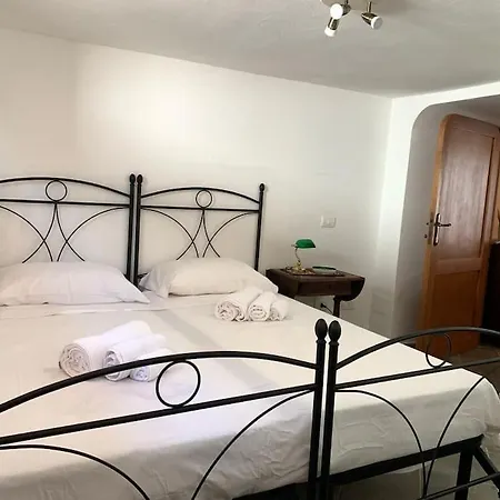 Casa Sospesa Tra Campagna E Mare