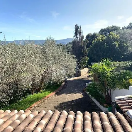 Casa Sospesa Tra Campagna E Mare